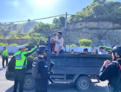 Personel Ops Ketupat Rinjani 2026 Laksanakan Pengaturan Lalu Lintas dan Teguran Humanis di Pos Pam Amahami