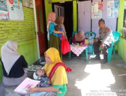 Bhabinkamtibmas Nungga Dampingi Pelayanan Posyandu, Sampaikan Himbauan Kamtibmas