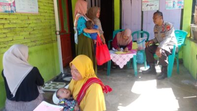 Bhabinkamtibmas Nungga Dampingi Pelayanan Posyandu, Sampaikan Himbauan Kamtibmas