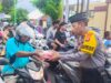 Ramadhan Berkah, Polres Sumbawa Bagikan Takjil Gratis Untuk Masyarakat