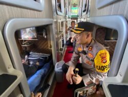 Kapolres Bima Kota Tinjau Terminal Dara, Cek Kondisi Bus dan Berinteraksi dengan Pemudik