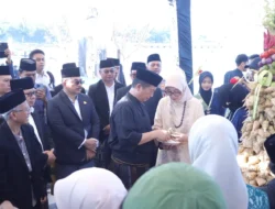Lebaran Topat 2026: Ribuan Warga Padati Senggigi dalam Balutan Tradisi Sasak yang Sakral