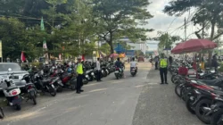 Tradisi Presean Padati Taman Kota, Satlantas Polres Lombok Barat Pastikan Jalur Tetap Lancar