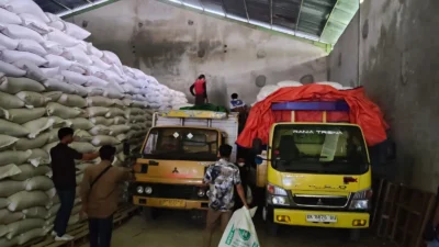 Polres Lombok Barat Fasilitasi Pendistribusian 6,3 Ton Jagung Petani ke Gudang BULOG Lembar
