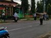 Personel Polsek Sambelia Laksanakan Pengaturan Lalu Lintas Pagi di Depan SMPN 1 Sambelia