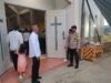 Bhabinkamtibmas Polsek Donggo Laksanakan Pengamanan Ibadah Kamis Putih di Gereja Santo Paulus