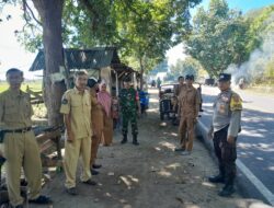 Kawal Kunjungan Wakil Bupati di Lapak Jagung Rhee, Personel Polsek Rhee Intensifkan Imbauan Kamtibmas