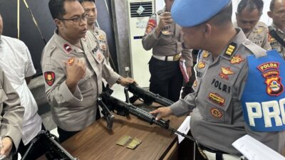 Tegakkan Disiplin Personel, Senpi Inventaris SPKT Polres Sumbawa Jalani Pemeriksaan Berkala