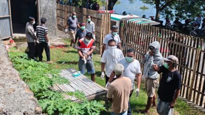 Warga Desa Tarusa Digegerkan Penemuan Mayat Pria Tergantung, Polsek Buer Lakukan Olah TKP