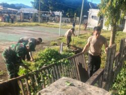 Personel Polsek Jereweh bersama Warga Gotong Royong Jaga Kebersihan Fasilitas Umum