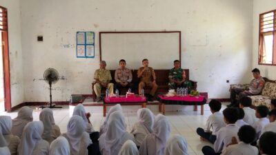 Gelar Sosialisasi di SMPN Tarano, Waka Polsek Empang Tegaskan Larangan Balap Liar dan Knalpot Bising