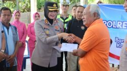 Kapolres Sumbawa Bersama Bhayangkari Salurkan Bantuan Bagi Korban Kebakaran di Pemangong