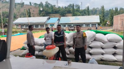 Bhabinkamtibmas Polres Bima Kota Sambangi Petani Jagung, Sampaikan Imbauan Kamtibmas