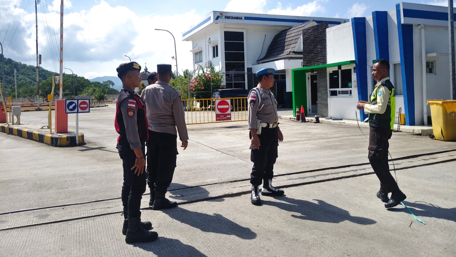 Cegah Kelangkaan Energi, Polsek Sekotong Pantau Ketat Distribusi di Depot LPG Guna Jamin Ketersediaan