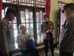 Aksi Humanis Polsek Gerung di Dusun Kelebut: Mengetuk Pintu Warga Melalui Jumat Sedekah