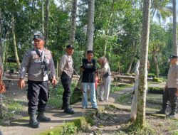 Sambangi Kawasan Wisata di Wilayah Hukumnya Polsek Madapangga Pastikan Kenyamanan Masyarakat Yang Menikmati Liburan