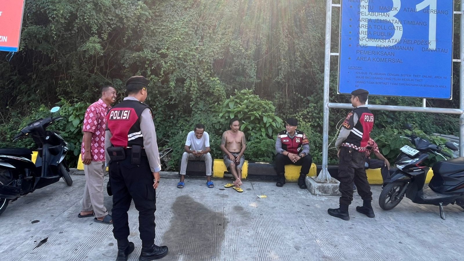 Polres Lombok Barat Patroli di Pelabuhan ASDP Lembar