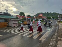Polsek Rasanae Timur Gelar Pergelaran Rawan Pagi, Bantu Kelancaran Lalu Lintas dan Penyeberangan Siswa