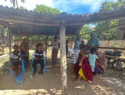 “Polisi Peduli” Bhabinkamtibmas Polsek Woha Salurkan Bantuan Paket Sembako Bagi Korban Kebakaran