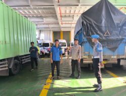 Patroli HEBAT di Pelabuhan Poto Tano, Polisi Ingatkan Keselamatan dan Keamanan Penumpang