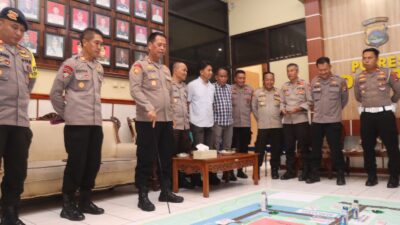 POLRES DOMPU GELAR GLADI POSKO DAN TFG SISPAMKOTA, SIAPKAN PENGAMANAN UNRAS HARI BURUH INTERNASIONAL