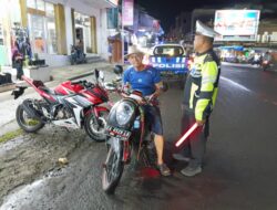 POLRES DOMPU GELAR BLUE LIGHT PATROL DAN STRONG POINT MALAM, WUJUDKAN KAMSELTIBCAR LANTAS YANG KONDUSIF