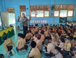 1.	Personel Polsek Selong Laksanakan Penyuluhan di SDN 1 Rakam
