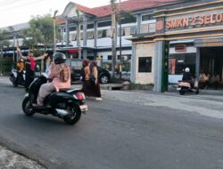 Personel Polsek Sukamulia Laksanakan Giat Rawan Pagi Dan Pengaturan Arus Lalu Lintas Di Depan Smkn 2 Selong