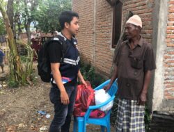 “Polisi Peduli” Bhabinkamtibmas Polsek Woha Polres Bima Kabupaten Salurkan Bantuan Sembako dan Pakaian Bagi Korban Kebakaran