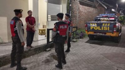 Waspada Jam Rawan Kriminalitas, Personel Polres Lombok Barat Sisir Pemukiman Padat Penduduk di Labuapi