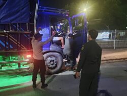 Dini Hari di Pelabuhan Lembar, Polisi Perketat Pemeriksaan Bongkaran KMP Putri Yasmin Demi Keamanan NTB