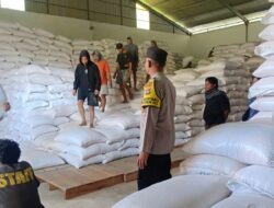 Polisi Kawal Distribusi Jagung di Lombok Barat, Pastikan Ketahanan Pangan Nasional Terjaga Aman