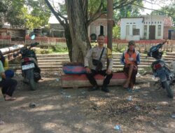 BHABINKAMTIBMAS DESA RABABAKA AJAK WARGA JAGA KAMTIBMAS DAN HINDARI AKSI PEMBLOKIRAN JALAN
