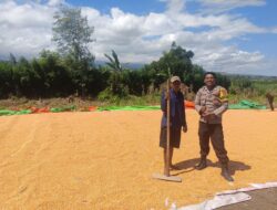 Bhabinkamtibmas Ajak Warga Manfaatkan Lahan Pekarangan untuk Tingkatkan Hasil Pertanian