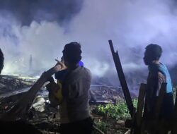 Diduga Konsleting Listrik Rumah Panggung 9 Tiang di Desa Mpili Kecamatan Donggo Ludes Terbakar