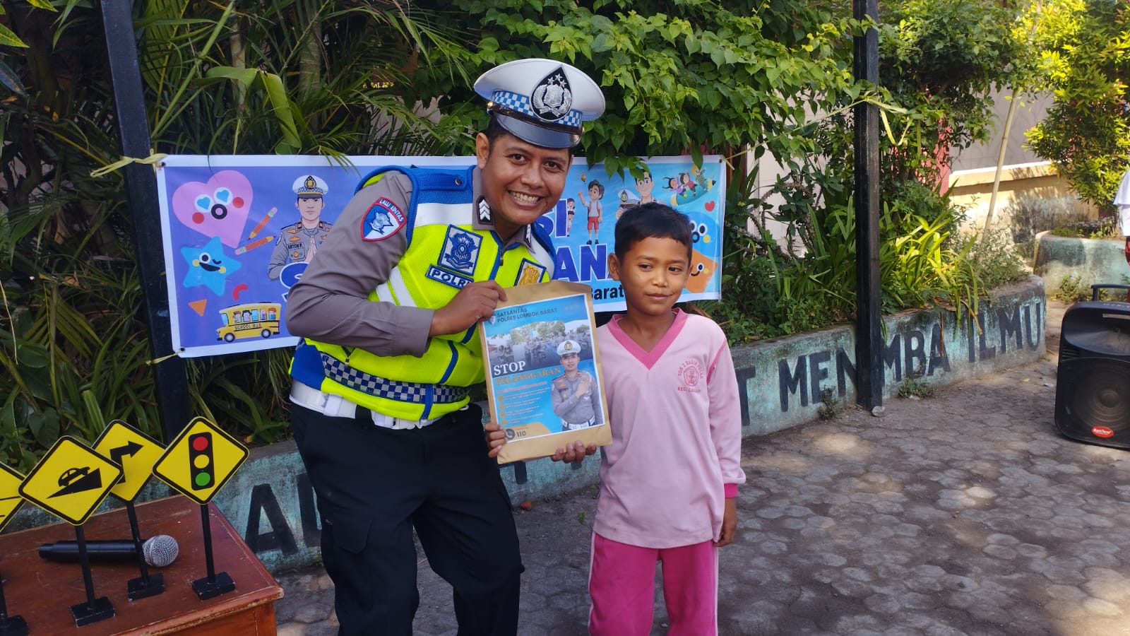 Program Polsanak Sat Lantas Polres Lombok Barat Sasar Pelajar