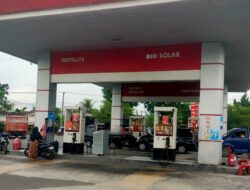Pastikan Stok BBM Aman, Polsek Kediri Pantau Langsung Distribusi di SPBU Nyiur Gading Hari Ini