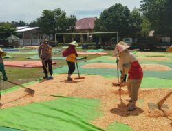 BHABINKAMTIBMAS POLSEK KEMPO LAKUKAN PEMANTAUAN HASIL PANEN JAGUNG WARGA DALAM DUKUNG KETAHANAN PANGAN NASIONAL