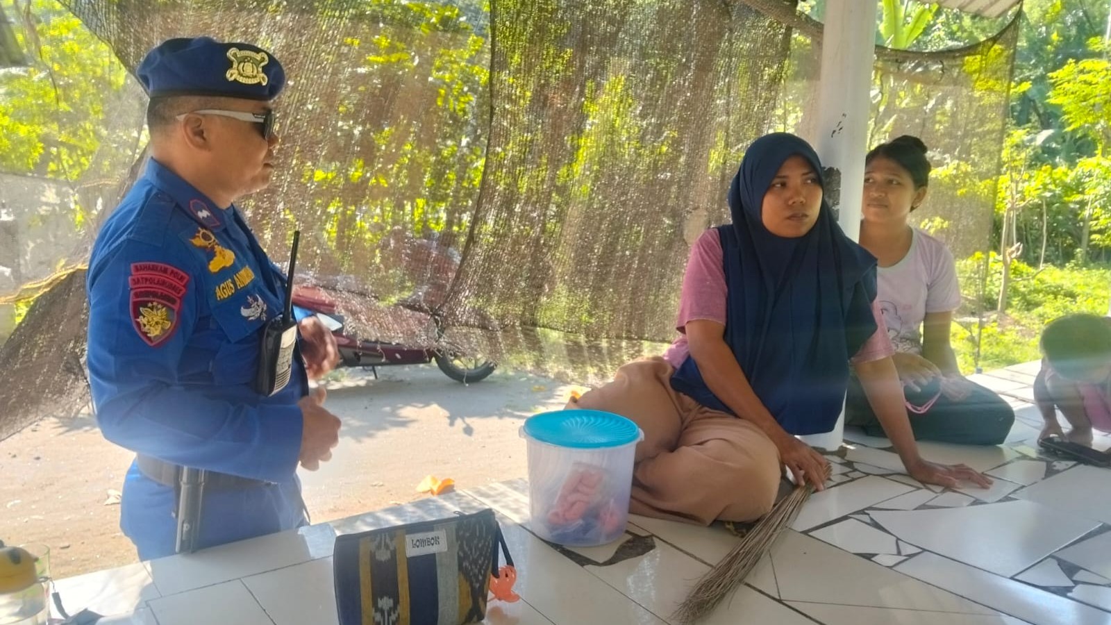 Polres Lombok Barat Jaga Kamtibmas di Pantai Senggigi