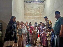 Bhabinkamtibmas Desa Teros Jalin Silaturahmi dan Serahkan Al-Qur’an kepada TPQ Al Muslim, Sampaikan Pesan Kamtibmas