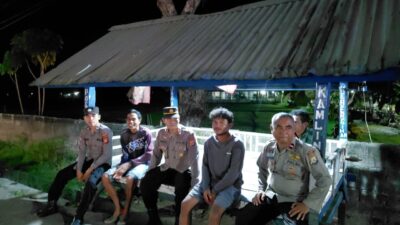 SAT BINMAS POLRES DOMPU PERKUAT KEMITRAAN DENGAN MASYARAKAT MELALUI SAMBANG SATKAMLING DAN HIMBAUAN KAMTIBMAS DI MALAM MINGGU