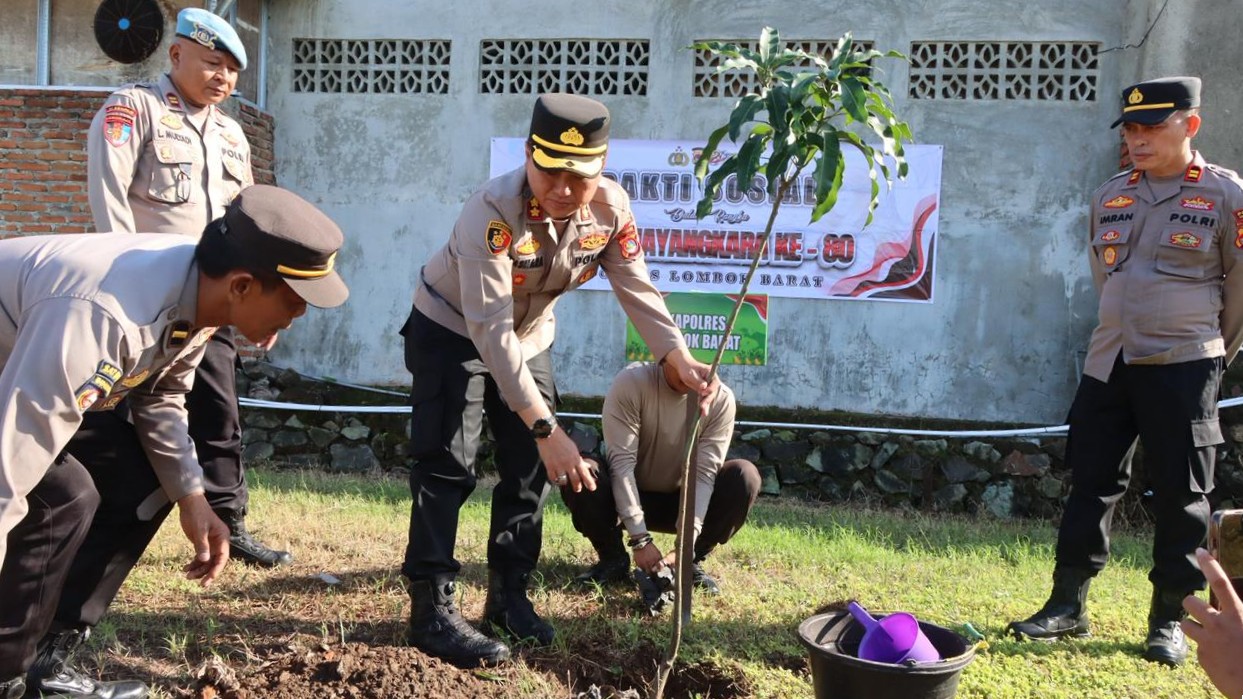 Hari Bhayangkara ke-80: Polres Lombok Barat Hijaukan Mako dan Polsek Jajaran