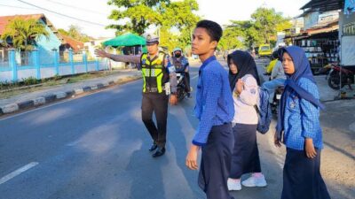 SAT LANTAS POLRES DOMPU LAKSANAKAN RAWAN PAGI, WUJUDKAN KAMSELTIBCAR LANTAS DAN BERIKAN RASA AMAN KEPADA MASYARAKAT