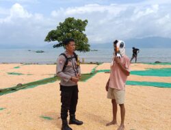 BHABINKAMTIBMAS DESA HU’U PANTAU HASIL PANEN JAGUNG WARGA, DORONG PENYALURAN KE BULOG UNTUK DUKUNG KETAHANAN PANGAN NASIONAL