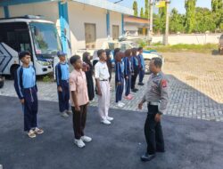 Satlantas Polres Lombok Barat Bina Saka Bhayangkara SMAN 1 Lembar