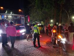 BLUE LIGHT PATROL DAN STRONG POINT MALAM, SATLANTAS POLRES DOMPU HADIR JAGA KEAMANAN DAN KETERTIBAN LALU LINTAS