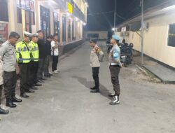 PROPAM POLRES DOMPU LAKUKAN PENGECEKAN PERSONEL PIKET DAN TAHANAN, PASTIKAN PELAKSANAAN TUGAS SESUAI SOP