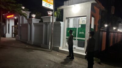Jaga Kamtibmas Kondusif, Polsek Kuripan Gelar Patroli Blue Light Malam Hari