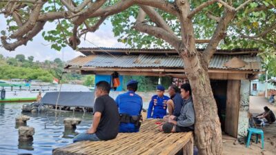 Melalui Program Binmas dan Patroli Rutin Satpolairud Polres Bima Kabupaten Jaga Wilayah Laut dan Edukasi Warga
