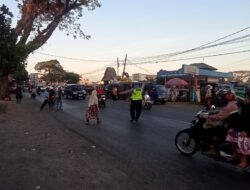 Kapolsek Masbagik Pimpin Giat Rawan Pagi di Pasar Paok Motong, Pastikan Arus Lalu Lintas Tetap Lancar